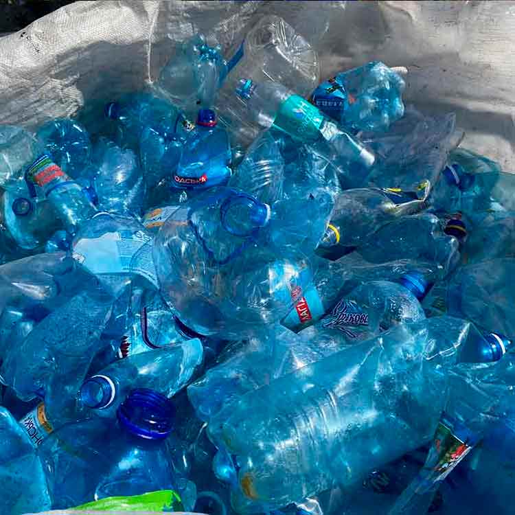 Покупаем пластиковые бутылки дорого по ценам выше рыночных в Днепре и Днепропетровской области. Забираем самовывозом