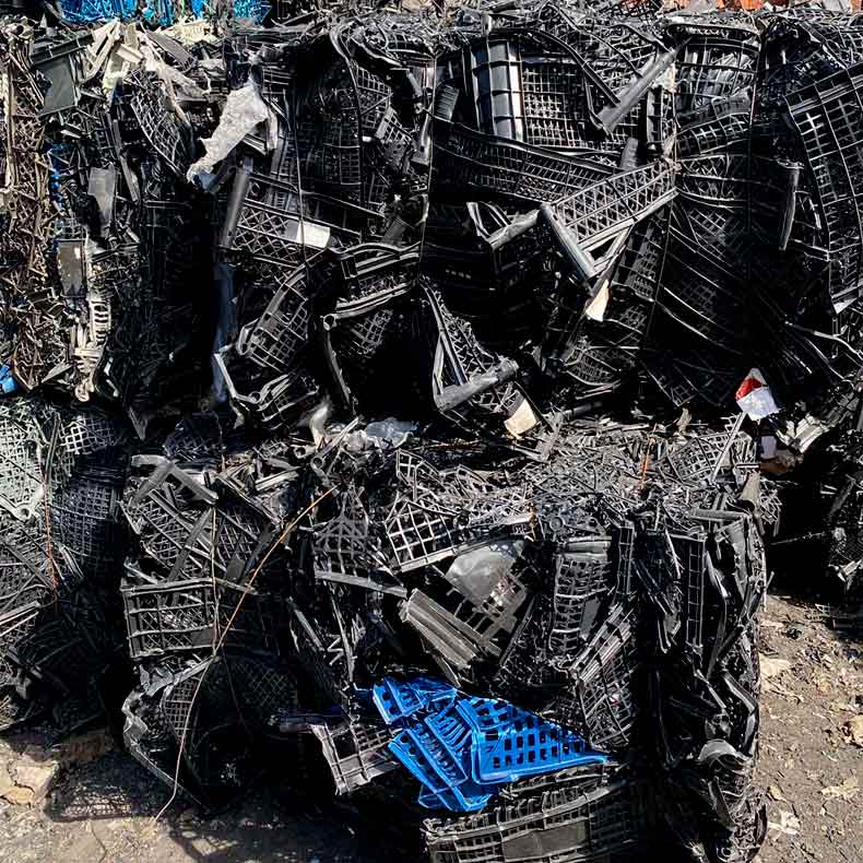Продаем ящики пластиковые б/у прессованныеых в Днепре и Днепропетровской области. Забираем самовывозом